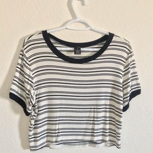 🚫SOLD🚫White with black stripes crop top